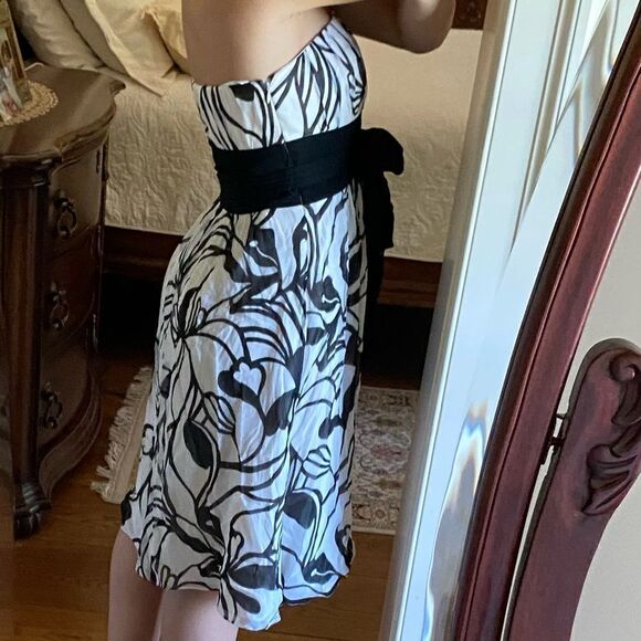 Black and White printed dress with attached belt - Picture 2 of 6